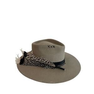 La Macarena Handmade Fedora Hat Western Boho Sz M Beige Feather Minor Flaw on In
